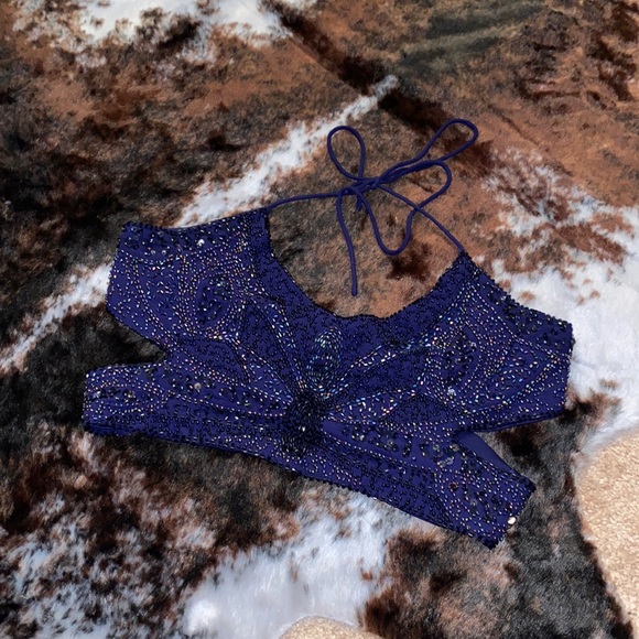 Beaded butterfly top - Picture 1 of 3